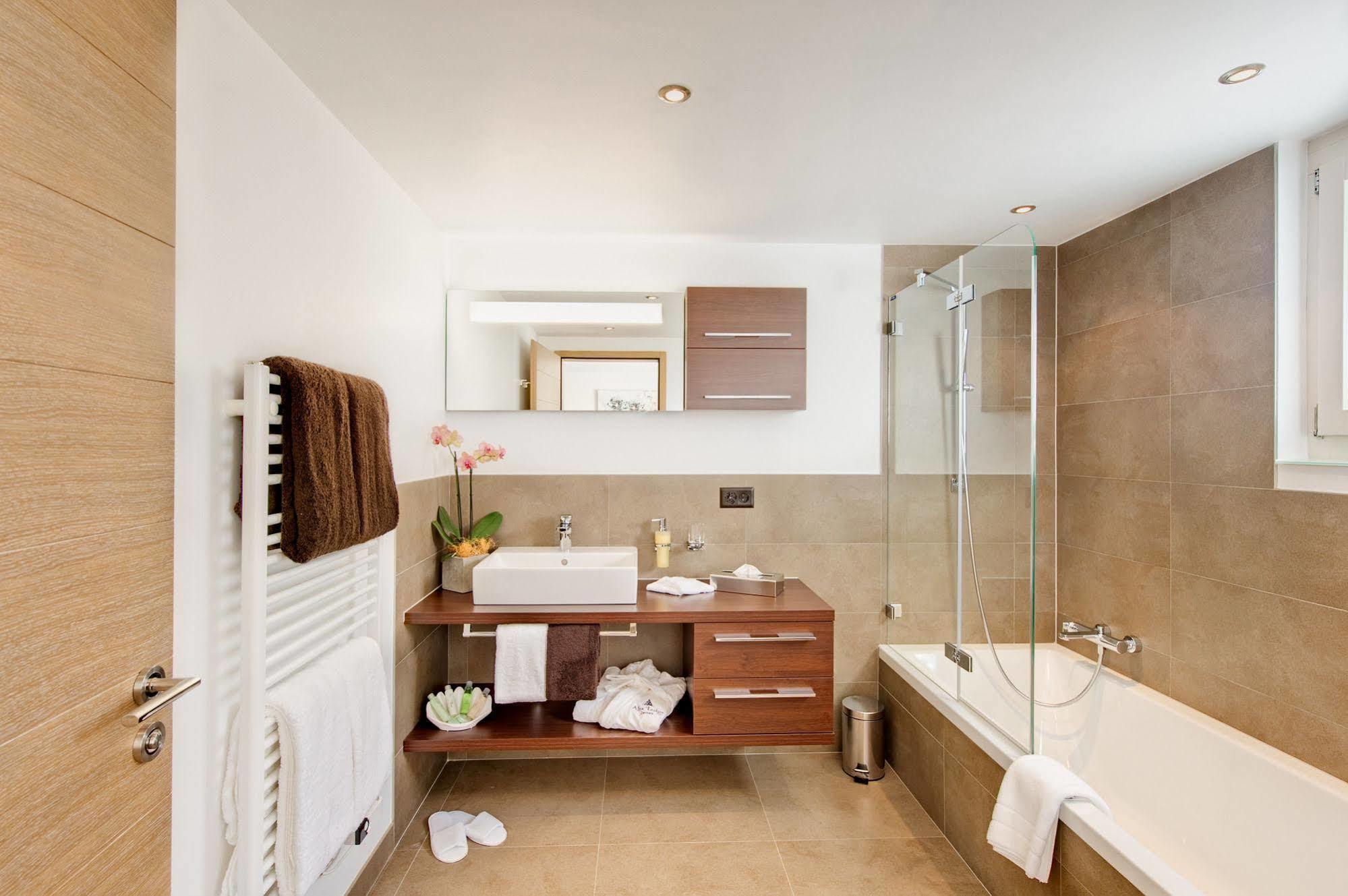 Alex Lodge Private Luxury Apartments زيرمات المظهر الخارجي الصورة